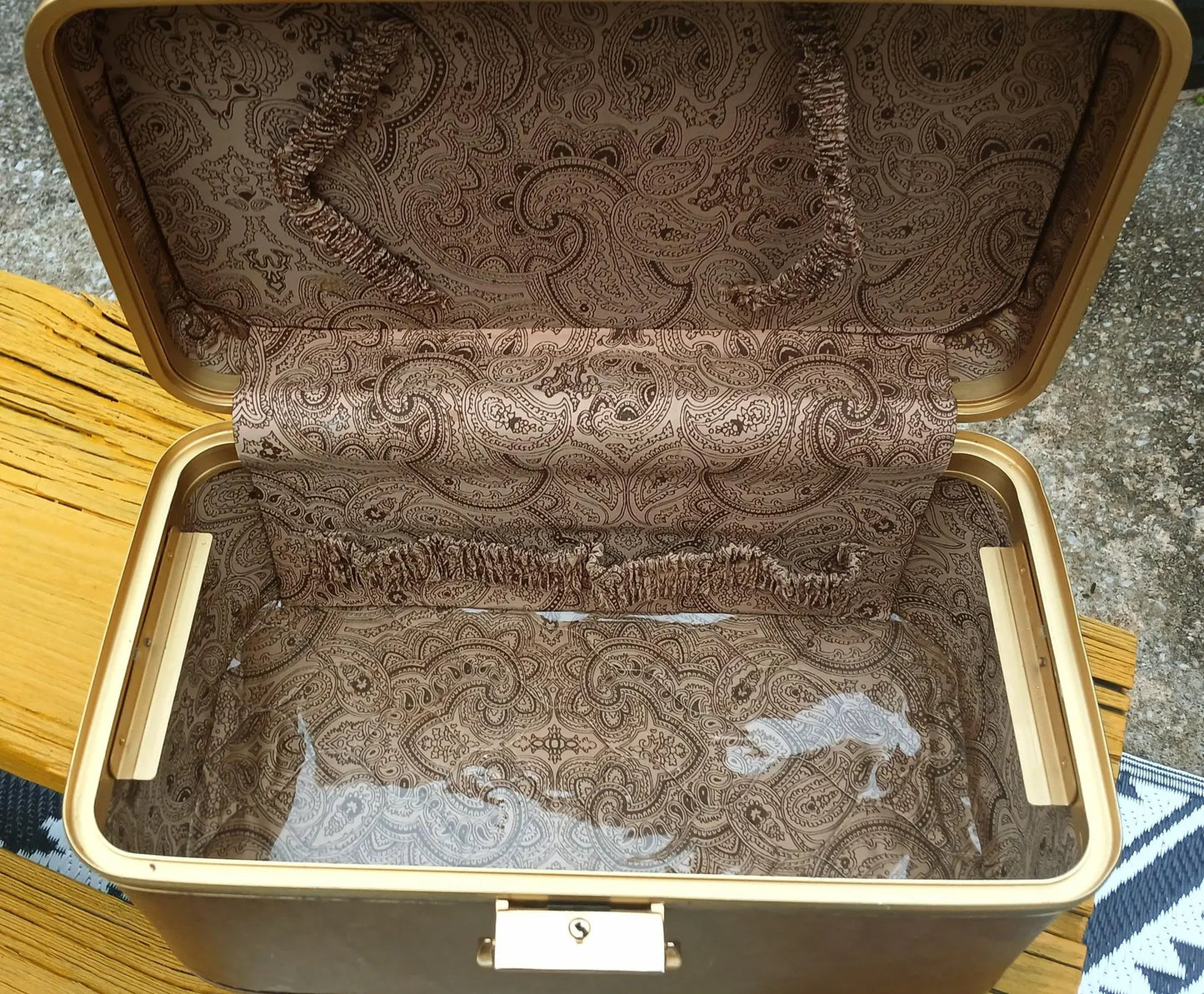 Vintage Lockable Faux Leather Cosmetic Train Case
